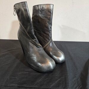 John Fluevog Dorritie Spiral Ankle Boots Silver Leather Size 10.5